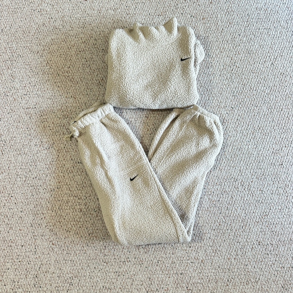 Cream Nike sweat set